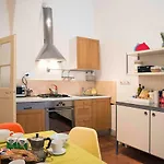 Stilmoderno In Siena's Historic Center, Just Steps From Piazza Del Campo Appartement